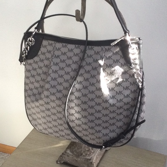 Michael Kors woman’s black & gray logo bag - Picture 1 of 10